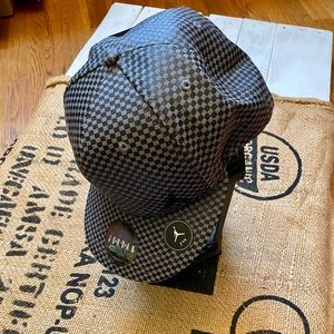 Men’s (7 5/8) Jordan Black and Grat Houndstooth Flat Bill Hat